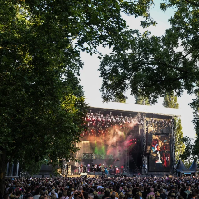 FRITZ-SCHANNO-PARK 🌳

Was bringt einem das beste Line-up, wenn das Surrounding einfach nicht stimmt? 
Der Fritz-Schanno-Park in Breisach am Kaiserstuhl war der perfekte Ort für unser Festival. Umgeben von Bäumen und direkt am Rhein konnten sich unsere Besucher von ihren Lieblingskünstlern in einer magischen Kulisse verzaubern lassen ✨☀🌿

Wie fandet Ihr die Stimmung auf dem Pinot and Rock? 🙌🏼

#pinotandrock #musikfestival #genussfestival #breisach