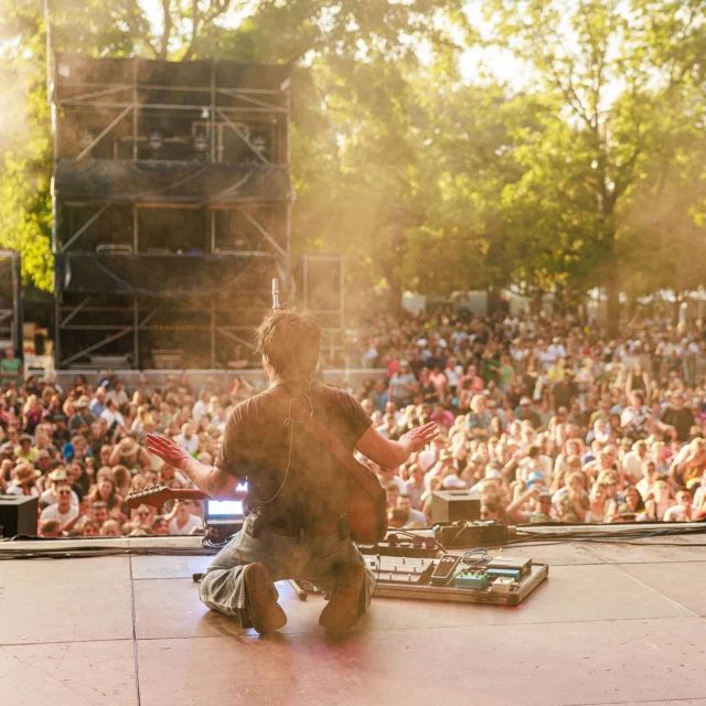 Was eine einmalige Stimmung 🤩

Großartige Künstler:innen, tolles Surrounding und ein
wunderbares Publikum! ✨

An welchem Tag wart ihr auf dem Pinot and Rock?

📷 by @paul.gaertner 

#pinotandrock #musikfestival #genussfestival #breisach